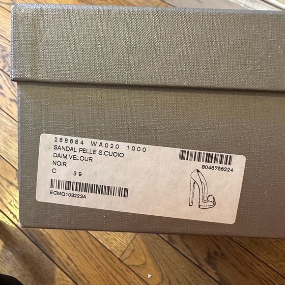 Alexander McQueen Black Suede Skull Heels - Picture 8 of 11